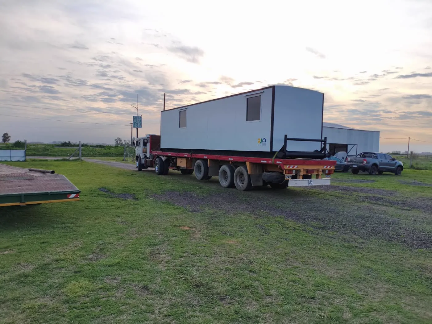 Box modular instalado sobre el terreno